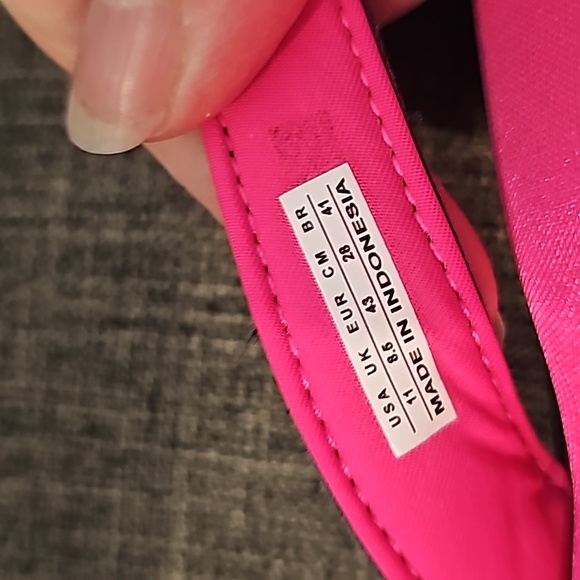 NWT Under Armour Sandles - Picture 3 of 3